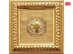 Astrology: श्रीयंत्र कहां रखना चाहिए, क्या इसे तिजोरी में रख सकते हैं?