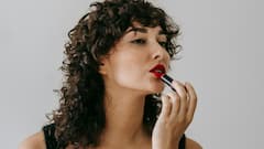 वो देश जहां बैन कर दी गई है लाल लिपस्टिक, जांच के लिए पुलिस भी करती है पेट्रोलिंग