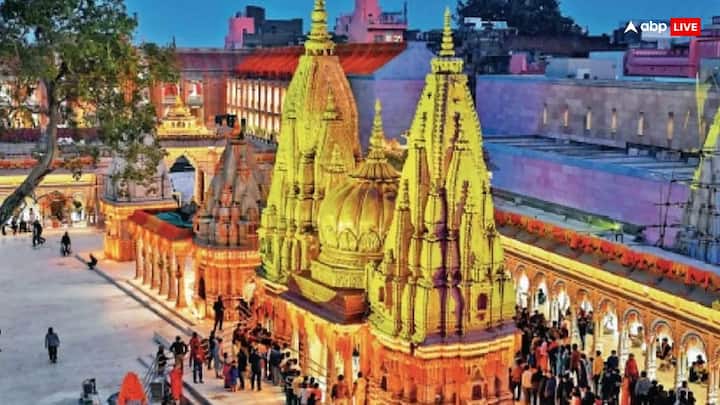 काशी शब्द का अर्थ उज्वल है. भगवान शिव की नगरी हमेशा चमकती रहती है जिसे कशाते यानि रौशनी का शहर (सिटी ऑफ लाइट) भी कहा जाता था. जिससे इसका नाम भी काशी हो गया.