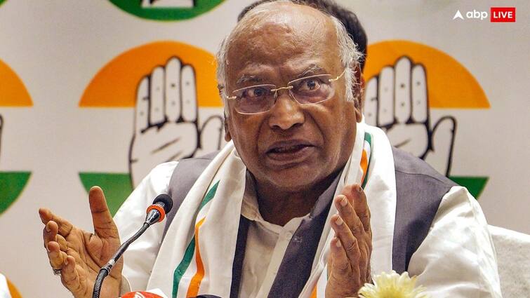 Congress Chief Mallikarjun Kharge Says Narendra Modi Insulted Bihar With Mujra Remark Lok Sabha elections 2024 'Modi Thinks He Is Tees Maar Khan': Congress Chief Kharge Says PM Insulted Bihar With 'Mujra' Remark