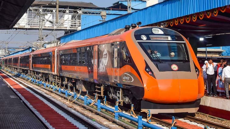 Vande Bharat Metro Train Will Run between UP to Delhi takes only 75 minutes to reach Vande Bharat Metro Train: आगरा से दिल्ली पहुंचना होगा आसान, अब बस इतने मिनट का होगा सफर, जानें कब ट्रैक पर उतरेगी वंदे भारत मेट्रो एक्सप्रेस