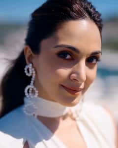 थाई-हाई स्लिट कियारा अडवाणीचे कान्समध्ये स्टायलिश पदार्पण; दिसतेय अप्सरा सारखी सुंदर!