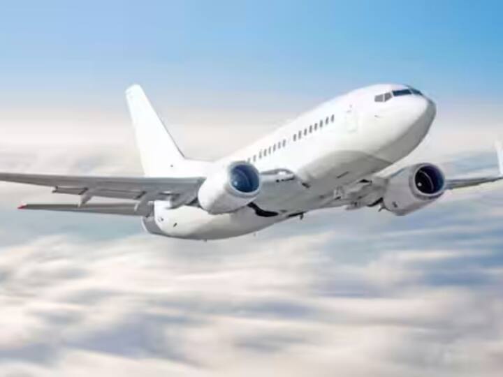 ਇਸ ਦੌਰਾਨ ਤੁਹਾਨੂੰ ਆਮ ਨਾਲੋਂ ਘੱਟ ਕੀਮਤਾਂ 'ਤੇ ਟਿਕਟਾਂ ਮਿਲਣਗੀਆਂ। ਇਸ ਦੇ ਲਈ ਕਿਸੇ ਇਕ ਏਅਰਲਾਈਨ 'ਤੇ ਨਿਰਭਰ ਨਾ ਰਹੋ। 5-6 ਹੋਰ ਏਅਰਲਾਈਨਜ਼ ਦੀਆਂ ਟਿਕਟਾਂ ਵੀ ਚੈੱਕ ਕਰਦੇ ਰਹੋ।