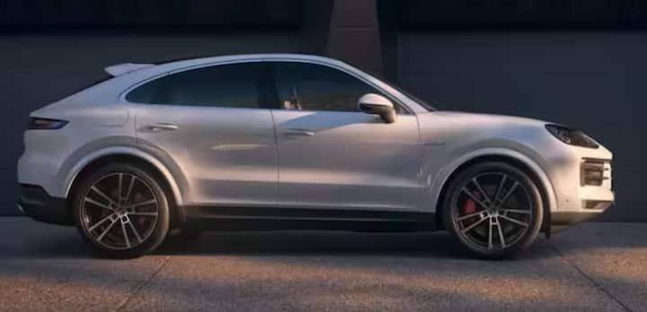 Porsche Cayenne GTS ਅਤੇ GTS Coupe ਨੂੰ ਲਾਂਚ ਕੀਤਾ ਗਿਆ ਹੈ। Porsche Scion GTS ਦੀ ਐਕਸ-ਸ਼ੋਰੂਮ ਕੀਮਤ 2 ਕਰੋੜ ਰੁਪਏ ਹੈ। ਜਦੋਂ ਕਿ ਜੀਟੀਐਸ ਕੂਪ ਦੀ ਕੀਮਤ 2.01 ਕਰੋੜ ਰੁਪਏ ਰੱਖੀ ਗਈ ਹੈ।