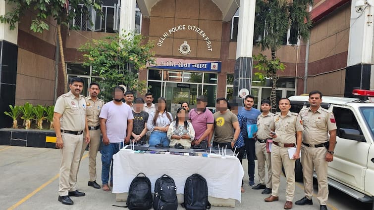 Delhi Police busted Fake international call center defrauding US citizens accused arrested ann US सिटीजन से ठगी के फर्जी इंटरनेशनल कॉल सेंटर का भंडाफोड़, अमेरिकी नागरिकों को ऐसे लगाया चूना