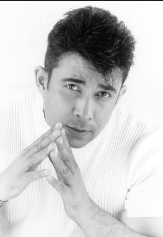 ये अभिनेता कोई और नहीं दीपक तिजोरी हैं. दीपक ने बॉलीवुड में अपना करियर शुरू करने से पहले मुंबई के होटल सीरॉक में फ्रंट ऑफिस मैनेजर के रूप में काम किया था.