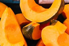 Pumpkin Side Effects: इन लोगों को भूलकर भी नहीं खाना चाहिए कद्दू, जानें इसके नुकसान