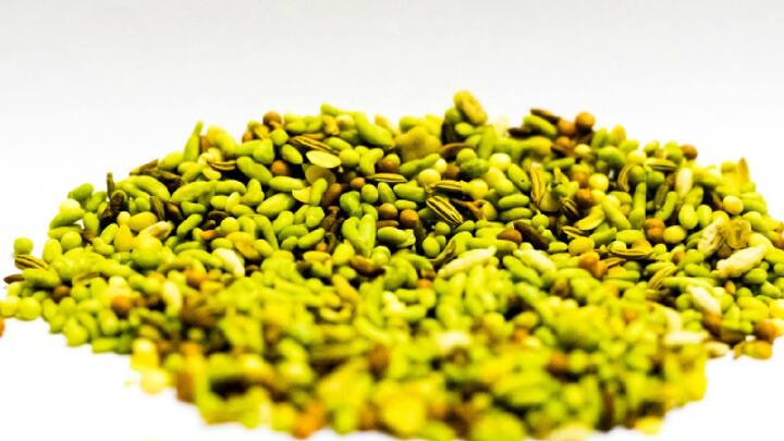 Fennel Seeds Juice : शरीर आणि त्वचा दोन्ही थंड ठेवण्यासाठी बडीशेपचा रस पिणे फायदेशीर ठरू शकते.