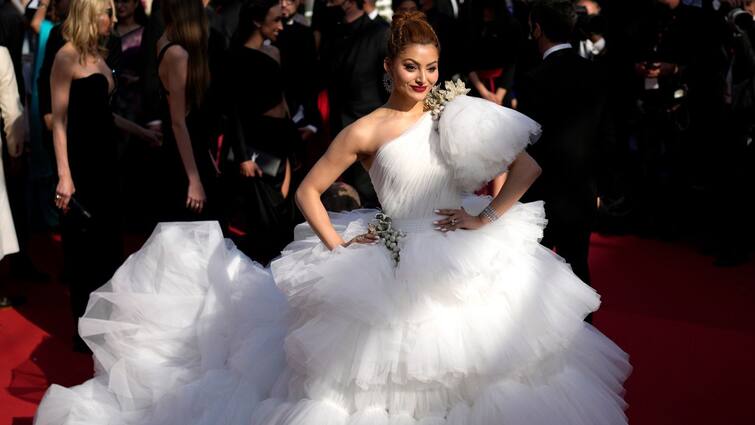 Cannes Film Festival 2024 Urvashi Rautela praised for her dress Entertainment News Urvashi Rautela: কখনও গোলাপি গাউন, কখনও লাল সিক্যুইন.. কানের রেড কার্পেটে প্রশংসিত ঊর্বশী
