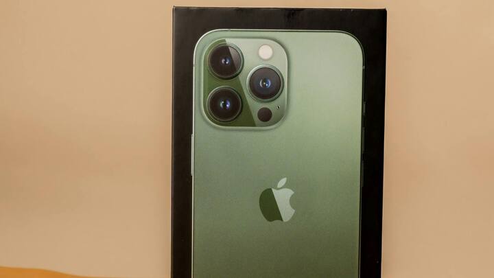 অ্যান্ড্রয়েড ফোনের মতোই আইফোন চার্জে দিয়ে ফোন ব্যবহার করবেন না। গেম খেলা, ভিডিও দেখা, কথা বলা, গান শোনা এমনকি ফোনের কোনও ব্যবহারই চার্জে বসিয়ে করা উচিত নয়।