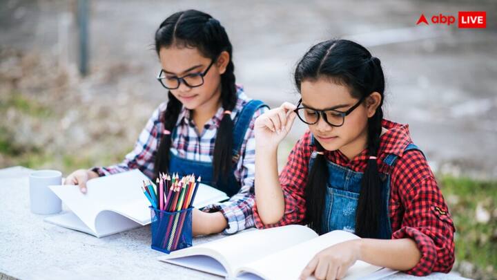 कहते हैं कि दुनिया में एक जैसी शक्ल के कई लोग होते हैं, लेकिन वे एक साथ आपस में कभी नजर नहीं आते. ऐसे में आपने जुड़वां भाई बहनों या जुड़वां सिबलिंग्स की जोड़ी तो देखी ही होगी.