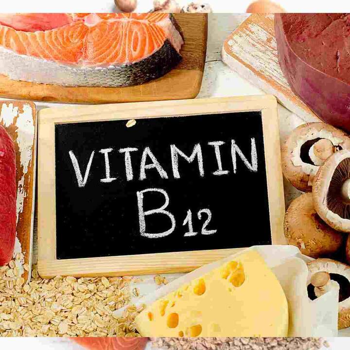 ਡਾ. ਪੰਕਜ ਵਰਮਾ, ਸੀਨੀਅਰ ਸਲਾਹਕਾਰ, ਇੰਟਰਨਲ ਮੈਡੀਸਨ, ਨਰਾਇਣ ਹਸਪਤਾਲ, ਗੁਰੂਗ੍ਰਾਮ ਦਾ ਕਹਿਣਾ ਹੈ ਕਿ ਜਿਵੇਂ-ਜਿਵੇਂ ਉਮਰ ਵਧਦੀ ਹੈ, ਸਾਡਾ ਸਰੀਰ ਵਿਟਾਮਿਨ ਬੀ12 ਨੂੰ ਜਜ਼ਬ ਕਰਨ ਵਿੱਚ ਕਮਜ਼ੋਰ ਹੁੰਦਾ ਜਾਂਦਾ ਹੈ। ਅਜਿਹੇ 'ਚ ਲੋਕਾਂ ਨੂੰ ਹਰ ਤਰ੍ਹਾਂ ਦੀਆਂ ਸਿਹਤ ਸਮੱਸਿਆਵਾਂ ਦਾ ਸਾਹਮਣਾ ਕਰਨਾ ਸ਼ੁਰੂ ਹੋ ਜਾਂਦਾ ਹੈ। ਆਓ ਜਾਣਦੇ ਹਾਂ ਮਾਹਿਰਾਂ ਤੋਂ ਕਿਹੜੇ ਲੋਕਾਂ ਨੂੰ ਵਿਟਾਮਿਨ ਬੀ12 ਦੀ ਕਮੀ ਦਾ ਜ਼ਿਆਦਾ ਖ਼ਤਰਾ ਹੁੰਦਾ ਹੈ।