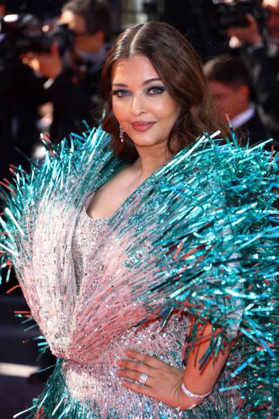 ਐਸ਼ਵਰਿਆ ਰਾਏ ਨੇ ਟੁੱਟੇ ਹੱਥ ਦੇ ਬਾਵਜੂਦ ਕਾਨਸ 'ਚ ਬਿਖੇਰਿਆ ਖੂਬਸੂਰਤੀ ਦਾ ਜਲਵਾ