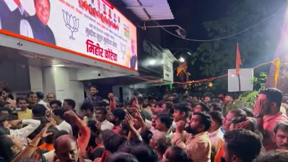 BJP And shiv Sena Uddhav Thackeray Dispute near Mihir kotcha aalegation of Ditributinng Money Maharashtra Marathi News | मुलुंडमध्ये भाजप उमेदवार मिहीर कोटेचा यांच्या कार्यालयाजवळ राडा, पैसे ...