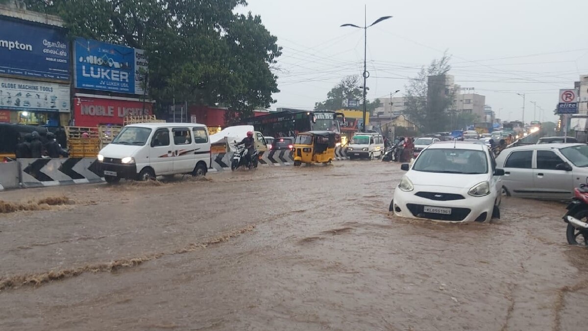 கோவையில் பொளந்து கட்டிய கனமழை - சாலைகளில் தேங்கிய நீர், மேற்கூரை சரிந்து விபத்து