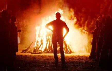 கடந்த சில நாட்களுக்கு முன்பு ஏ.ஆர்.ரஹ்மான் இசையில் உருவான படத்தின் ஃபர்ஸ்ட் சிங்கிளான