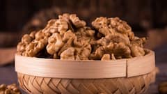 Walnut Benefits: गर्मियों में क्या अखरोट खा सकते हैं? एक दिन में कितना खाना है सही