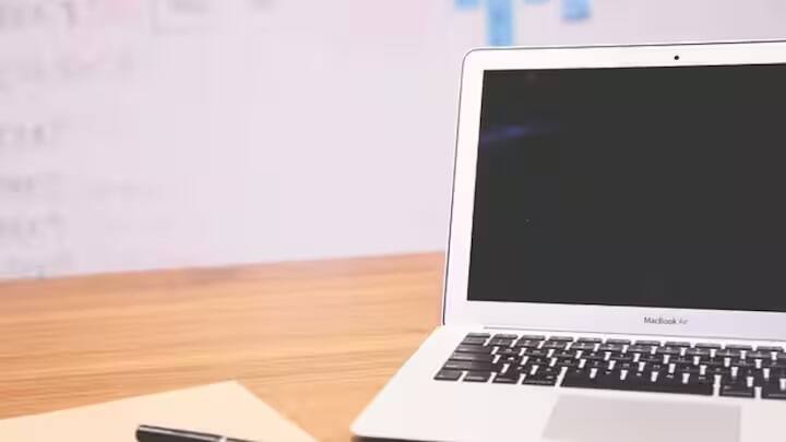 આ પોસ્ટ્સ માટે અરજી કરનારા ઉમેદવારોએ કોઈપણ માન્ય બોર્ડમાંથી 10+2 કે તેથી વધુ પાસ કરેલ હોવા જોઈએ. જે ઉમેદવારો ધોરણ 12ના પરિણામની રાહ જોઈ રહ્યા છે. તે આ ભરતી માટે પણ અરજી કરી શકે છે.