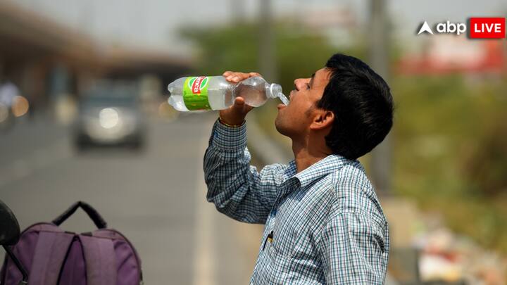 ताजा अपडेट के मुताबिक राज्य में गर्मी का प्रकोप तेज हो गया है और ज्यादातर शहरों में तापमान 43 डिग्री से ऊपर जा रहा है, जिसके चलते अहमदाबाद, राजकोट, सूरत और वडोदरा समेत कुछ शहरों में बेहोश होने के मामले बढ़ गए हैं.