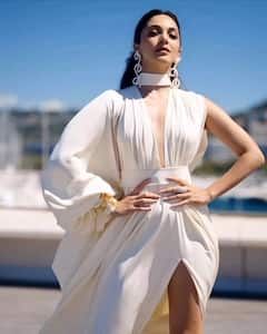 थाई-हाई स्लिट कियारा अडवाणीचे कान्समध्ये स्टायलिश पदार्पण; दिसतेय अप्सरा सारखी सुंदर!