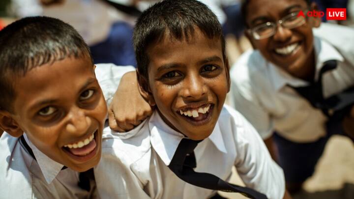 जुड़वां बच्चों को देखना कोई हैरत की बात नहीं होती है, यह एक दम आम सा हो गया है. लेकिन हैरत तब होती है जब एक ही शक्ल के एक, दो या तीन नहीं बल्कि 8 जोड़ी जुड़वां बच्चे आपको दिखाई दे जाएं.