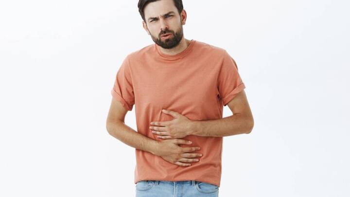 पेट से बार-बार गुड़गुड़ की आवाज आती है तो आपको ज्यादा से ज्यादा पानी पीना चाहिए. थोड़े-थोड़े गैप पर कुछ-कुछ खाते रहना चाहिए. आप चाहे तो दिन में 2 बार हर्बल टी जरूर पीना चाहिए.