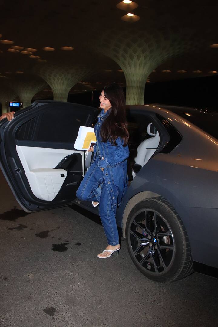 डेनिमच्या को ओर्ड सेटध्ये ती फारच सुंदर दिसत आहे.