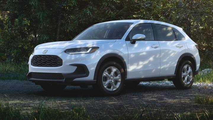 Honda HR-V इसी साल 2024 में लॉन्च हो सकती है. ये कार अक्टूबर महीने में भारतीय बाजार में उतर सकती है. इस कार की कीमत 14 लाख रुपये के करीब हो सकती है.