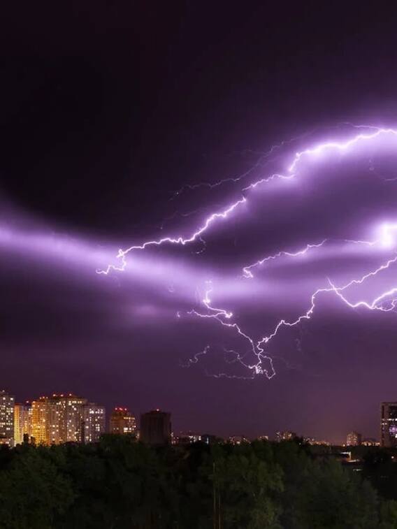 अगर किसी प्लेन पर बिजली गिर जाए तो क्या होगा?