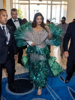 AIshwarya Rai: ਕਾਨਸ ਦੇ ਰੈੱਡ ਕਾਰਪੇਟ 'ਤੇ ਨੀਲੀ ਪਰੀ ਬਣ ਕੇ ਉੱਤਰੀ ਐਸ਼ਵਰਿਆ ਰਾਏ, ਦਿਲਕਸ਼ ਅਦਾਵਾਂ ਨੇ ਉਡਾਏ ਫੈਨਜ਼ ਦੇ ਹੋਸ਼