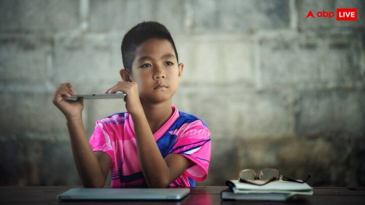 मिजोरम के आइजोल के एक स्कूल में ऐसा ही एक मामला पेश आया है, जिसमें एक साथ 8 जोड़ी जुड़वा बच्चों ने एडमिशन लिया है. इसके बाद यह खबर तेजी से सोशल मीडिया पर वायरल हो रही है.