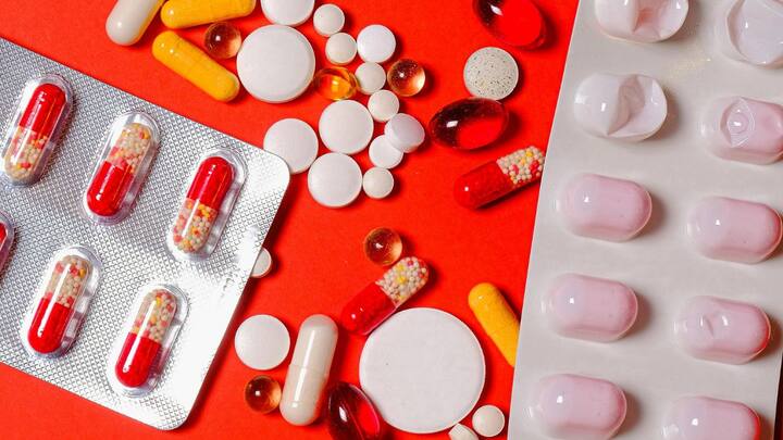 மருந்து, மாத்திரைகள் - தூங்கும் இடத்திற்கு மருந்து மாத்திரைகளை வைக்காதீர்கள். அது உங்களுக்கு நோய்மை உணர்வை தரும். ஆரோக்கியமான உடல்நலன் மற்றும் மனநலனை பாதிக்கும்.