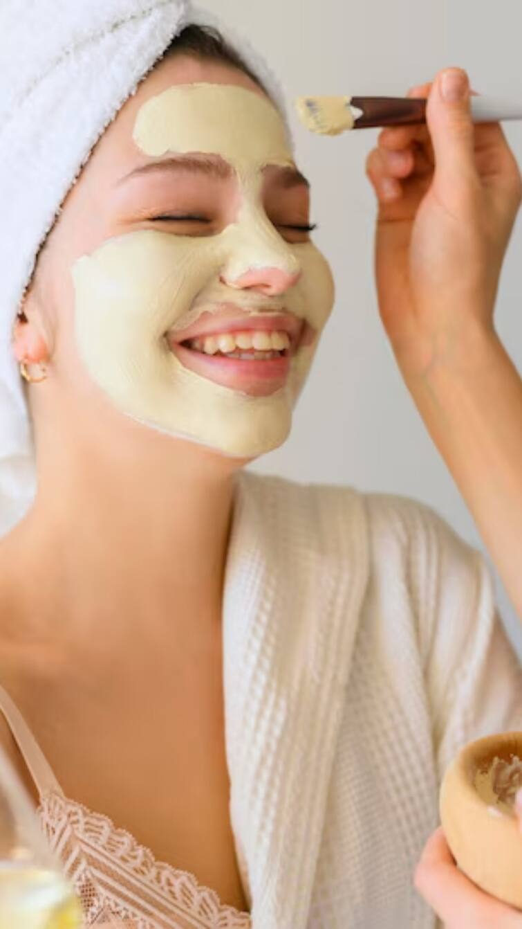 Beauty Tips use of multani mitti on face and its effects Beauty Tips: ਮੁਲਤਾਨੀ ਮਿੱਟੀ ਨੂੰ ਸਿੱਧੇ ਚਿਹਰੇ 'ਤੇ ਲਗਾਉਣਾ ਸਹੀ ਹੈ ਜਾਂ ਨਹੀਂ?  ਜਾਣੋ ਇਸ ਦੇ ਪ੍ਰਭਾਵ