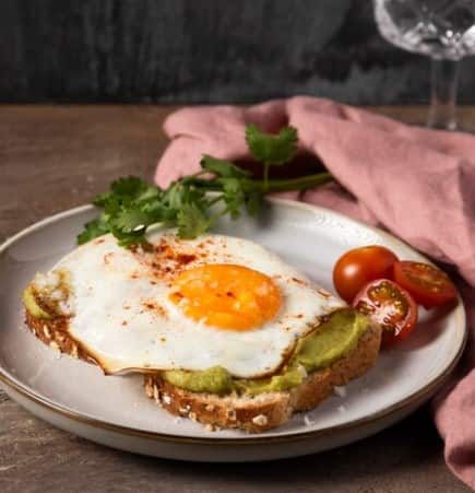 ਜੇਕਰ ਕਿਸੇ ਨੂੰ ਦਸਤ, ਉਲਟੀ ਜਾਂ ਪੇਟ ਸੰਬੰਧੀ ਕੋਈ ਸਮੱਸਿਆ ਹੈ ਤਾਂ ਉਸ ਨੂੰ ਅੰਡੇ ਖਾਣ ਤੋਂ ਪਹਿਲਾਂ ਮਾਹਿਰਾਂ ਦੀ ਸਲਾਹ ਜ਼ਰੂਰ ਲੈਣੀ ਚਾਹੀਦੀ ਹੈ। ਜੇਕਰ ਪਾਚਨ ਤੰਤਰ ਦੀ ਸਿਹਤ ਵਿਗੜਦੀ ਹੈ ਤਾਂ ਸਾਨੂੰ ਖਿਚੜੀ ਜਾਂ ਹੋਰ ਹਲਕਾ ਭੋਜਨ ਹੀ ਲੈਣਾ ਚਾਹੀਦਾ ਹੈ।