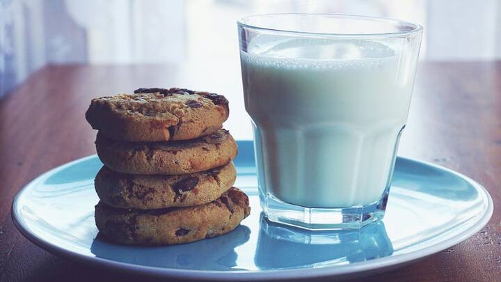 Chocolate Chip Cookies:குழந்தைகளுக்கு மாலை நேர ஸ்நாக்ஸ் செய்ய திட்டமிடுகிறீங்களா? இதோ சாக்கோ சிப்ஸ் குக்கீஸ் செய்முறை எப்படி காணலாம்.