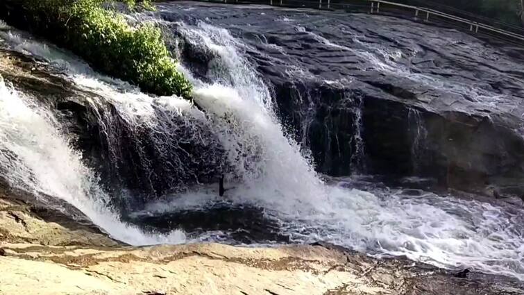 Kumbakarai falls: Flooding.. Tourists are prohibited from bathing in Kumbakarai falls.. Kumbakarai Falls: கொட்டும் வெள்ளப்பெருக்கு..கும்பக்கரை அருவியில் சுற்றுலாப் பயணிகள் குளிக்க தடை..