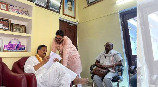 अफजाल अंसारी के अलावा उनकी बेटी नुसरत के पर्चा भरने पर उमर ने कहा कि अप्पी ने बैकअप के तौर पर्चा भरा है.