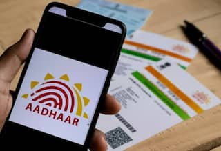 How many times can you change name  address and date of birth in Aadhaar Aadhaar Update:  કેટલી વખત આધારકાર્ડમાં નામ, એડ્રેસ અને જન્મતારીખ બદલી શકો ? જાણો વિગતો 