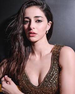 Ananya Panday Pics: ब्लैक-गोल्डन आउटफिट में अनन्या पांडे ने दिखाई दिलकश अदाएं, फैंस बोले- ‘ब्रेकअप का ग्लो ही अलग है’