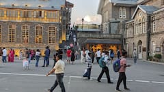 In Pics: शिमला में पर्यटकों के भारी भीड़, दोपहर की चिलचिलाती धूप के बाद शाम के वक्त मिला सुकून