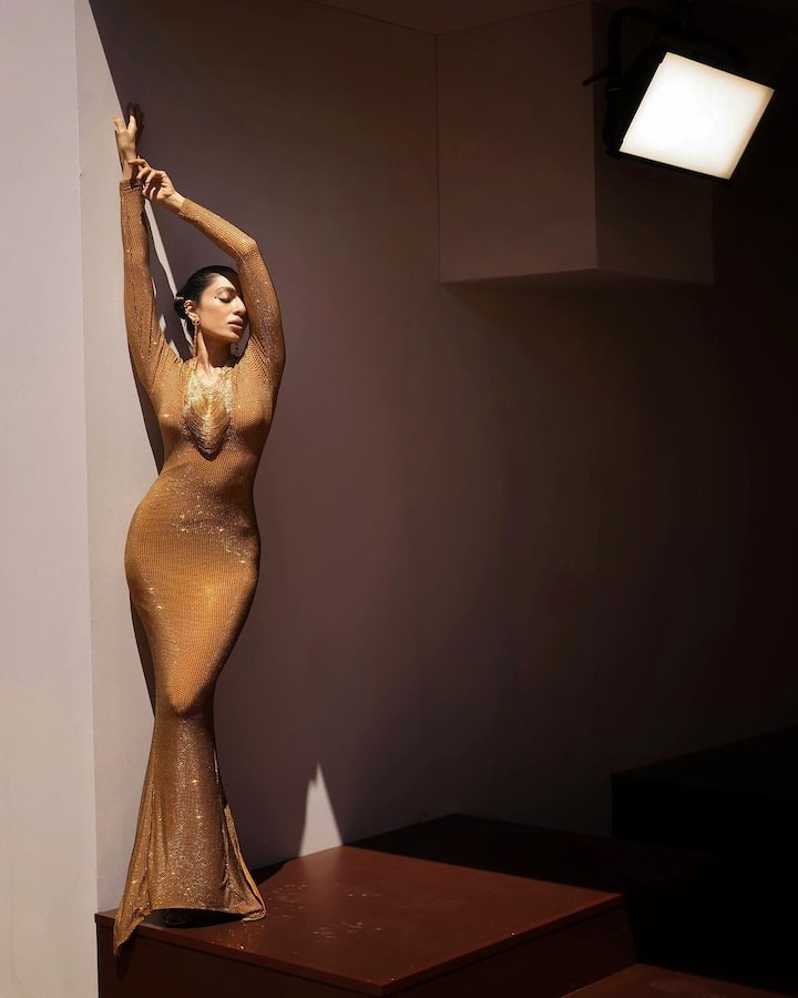After donning a violet jumpsuit, Sobhita went for a ‘gilded dragon’ vibe for her second look at the brand’s lounge.
