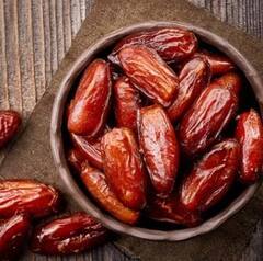 ਖਜੂਰ ਨੂੰ ਪਾਣੀ ਦੀ ਬਜਾਏ ਨਾਰੀਅਲ ਦੇ ਤੇਲ 'ਚ ਭਿਓ ਕੇ ਖਾਲੀ ਪੇਟ ਖਾਓ, ਫਾਇਦੇ ਦੇਖਣ ਨੂੰ ਮਿਲਣਗੇ।