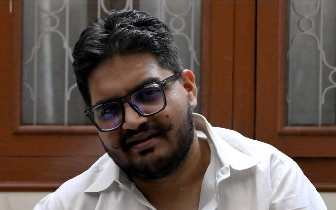 उमर ने कहा कि लोगों के प्यार और स्नेह को देखते हुए कह सकता हूं कि इस बार गाजीपुर तीसरी बार इतिहास बनाने जा रहा है. कोई लड़ाई किसी से नहीं है.