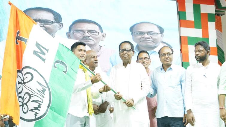 West Bengal News Jhargram BJP MP Kunar Hembram Joins Trinamool Congress After Lok Sabha Ticket Snub Bengal: Jhargram BJP MP Kunar Hembram Joins Trinamool Congress After Lok Sabha Ticket Snub