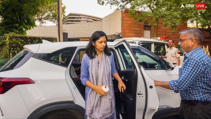 Swati Maliwal Case: राज्यसभा सांसद स्वाति मालीवाल पर हुए कथित हमले के आरोपी विभव कुमार की गिरफ्तारी के खिलाफ आम आदमी पार्टी ने विरोध प्रदर्शन किया. इस पर स्वाति ने अपना गुस्सा दिखाया है.