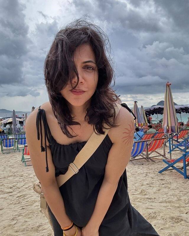 2015 ஆம் ஆண்டு வெளிவந்த மலையாள படமான ப்ரேமம் படத்தின் மூலம் சினிமாவில் அறிமுகமானார்.