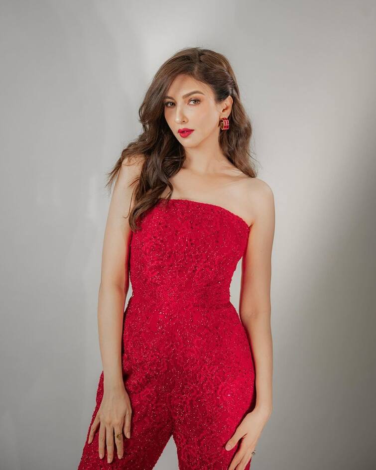 Saumya Tandon Photo: સૌમ્યા ટંડને રેડ બોડીકોન ડ્રેસમાં બતાવી કિલર અદા, જુઓ તસવીરો