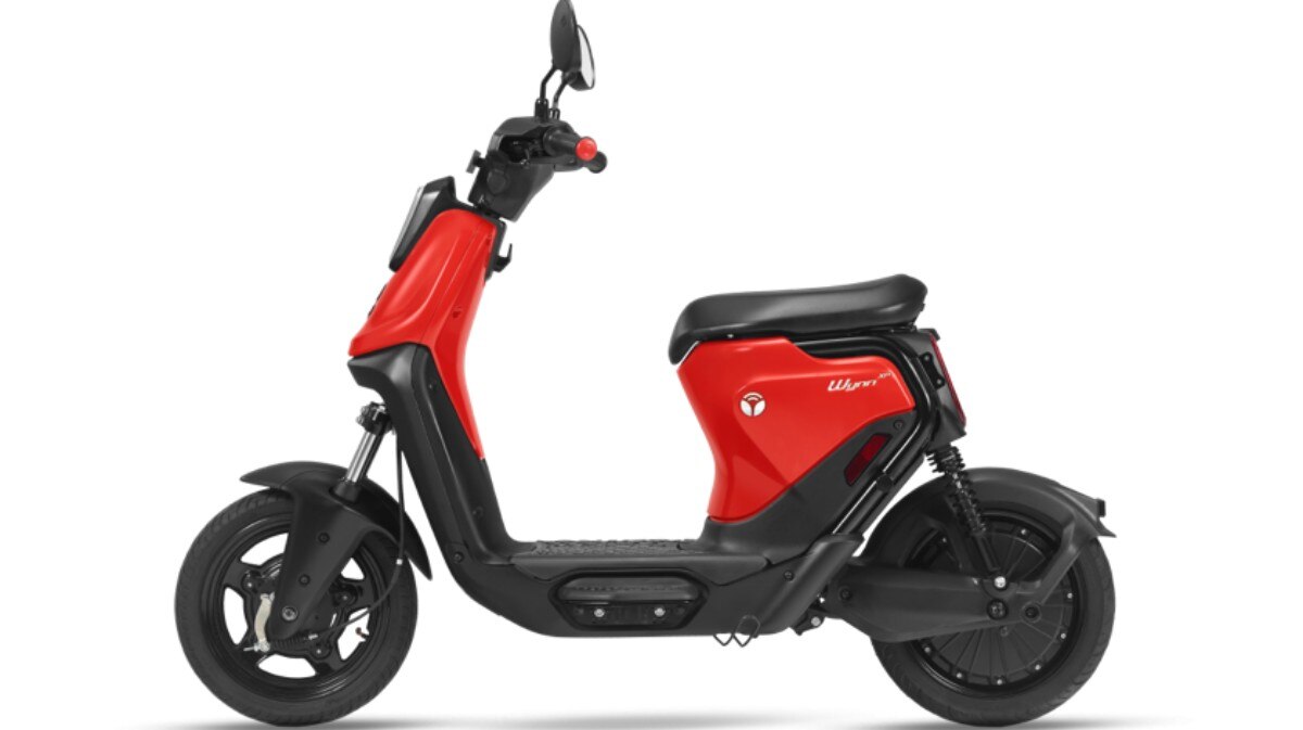 Electric Scooter in India: केवल एक लाख रुपये में घर लाएं ये इलेक्ट्रिक स्कूटर, 195 किलोमीटर की दे रहे रेंज