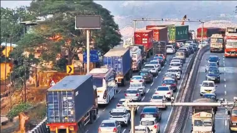 Pune Mumbai Expressway Voting tomorrow for six seats in Mumbai, ban on heavy traffic on Pune-Mumbai Expressway Marathi News मोठी बातमी : मुंबईतील सहा जागांसाठी उद्या मतदान, पुणे-मुंबई द्रुतगतीवर अवजड वाहतुकीला बंदी