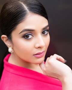 Sreemukhi: పింక్ డ్రెస్ లో శ్రీముఖి- గ్లామర్ మెరుపులతో కనువిందు